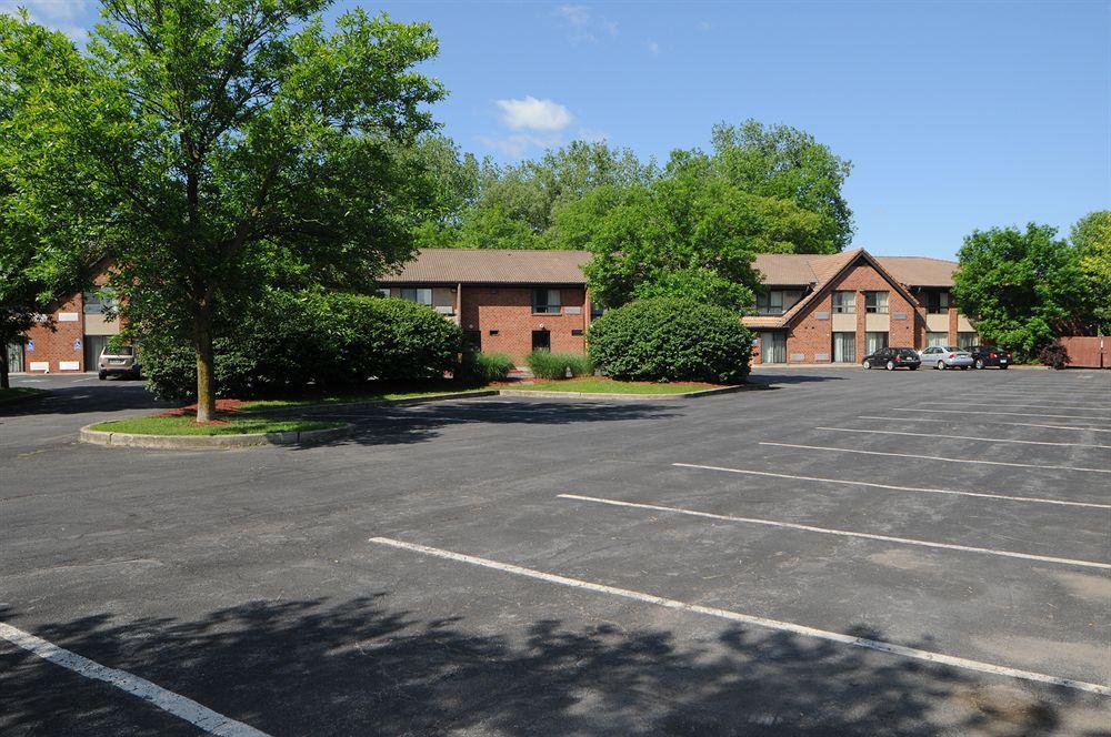 Quality Inn Ithaca - University Area Bagian luar foto