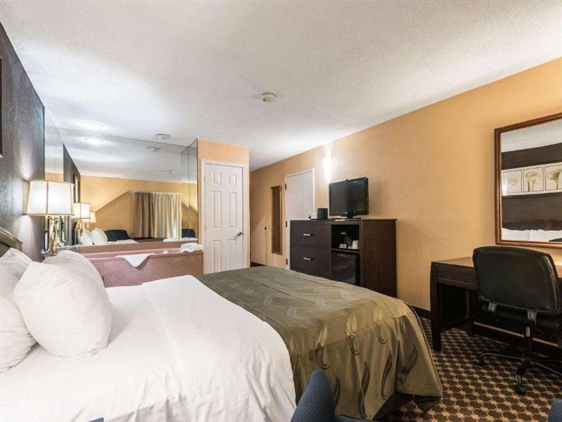 Quality Inn Ithaca - University Area Bagian luar foto