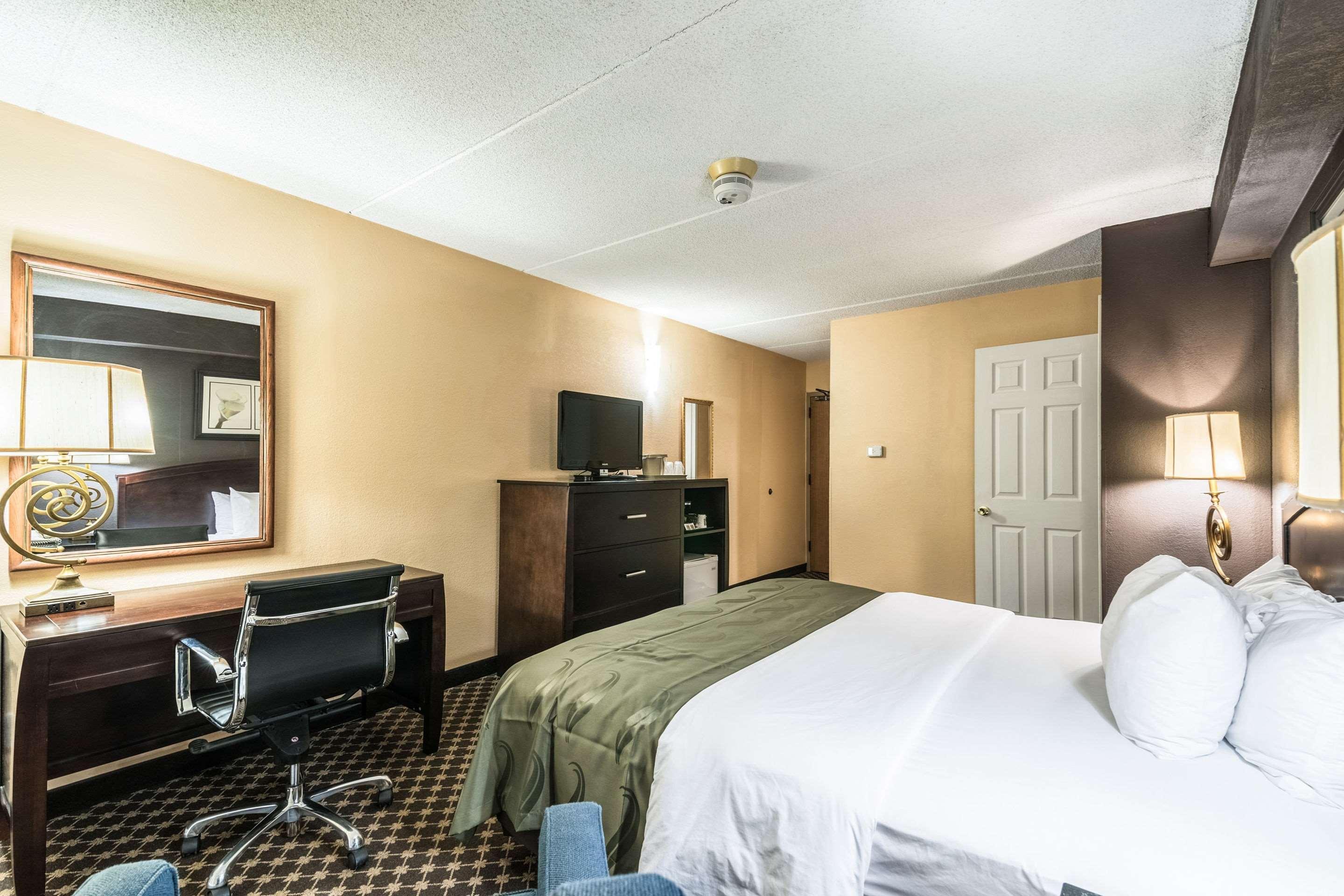 Quality Inn Ithaca - University Area Bagian luar foto