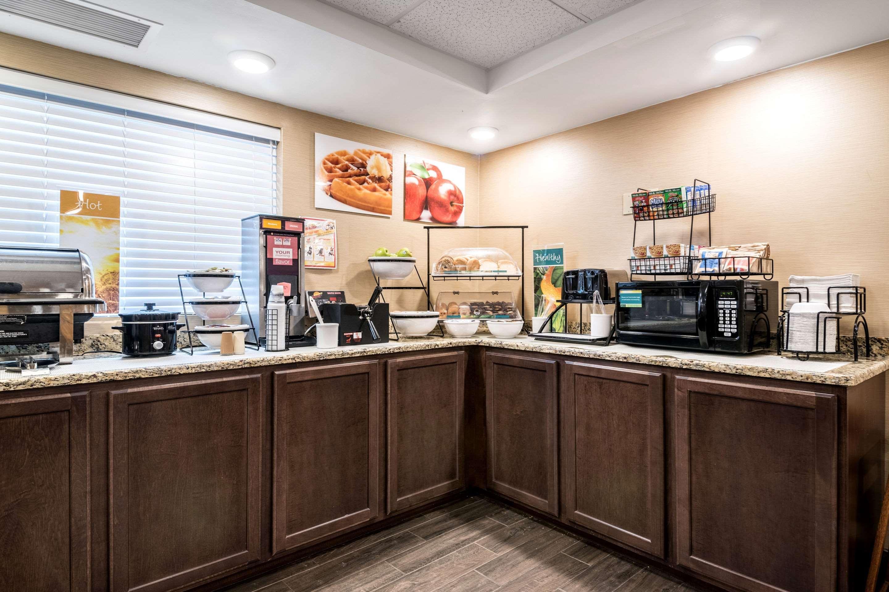 Quality Inn Ithaca - University Area Bagian luar foto