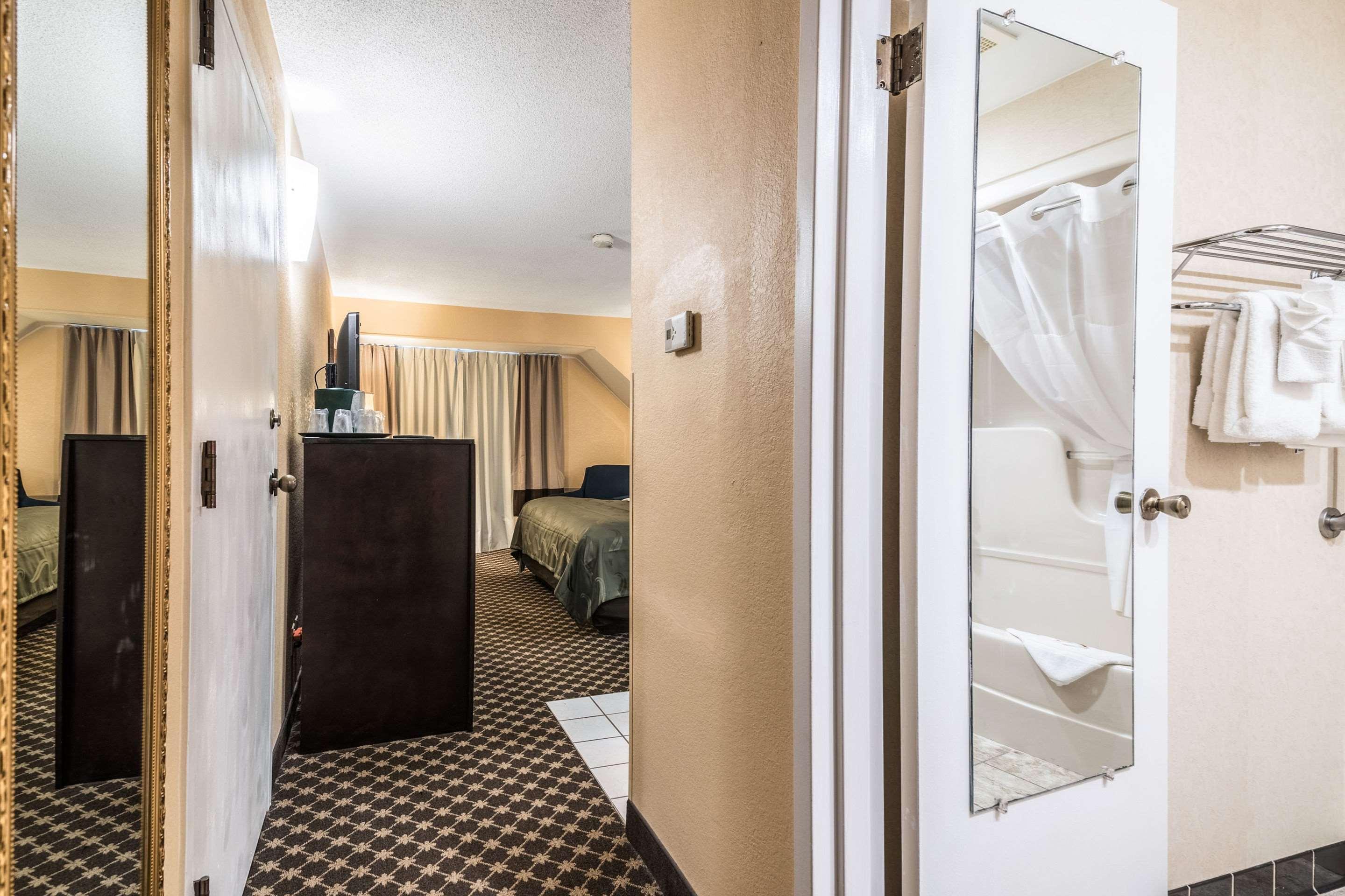 Quality Inn Ithaca - University Area Bagian luar foto