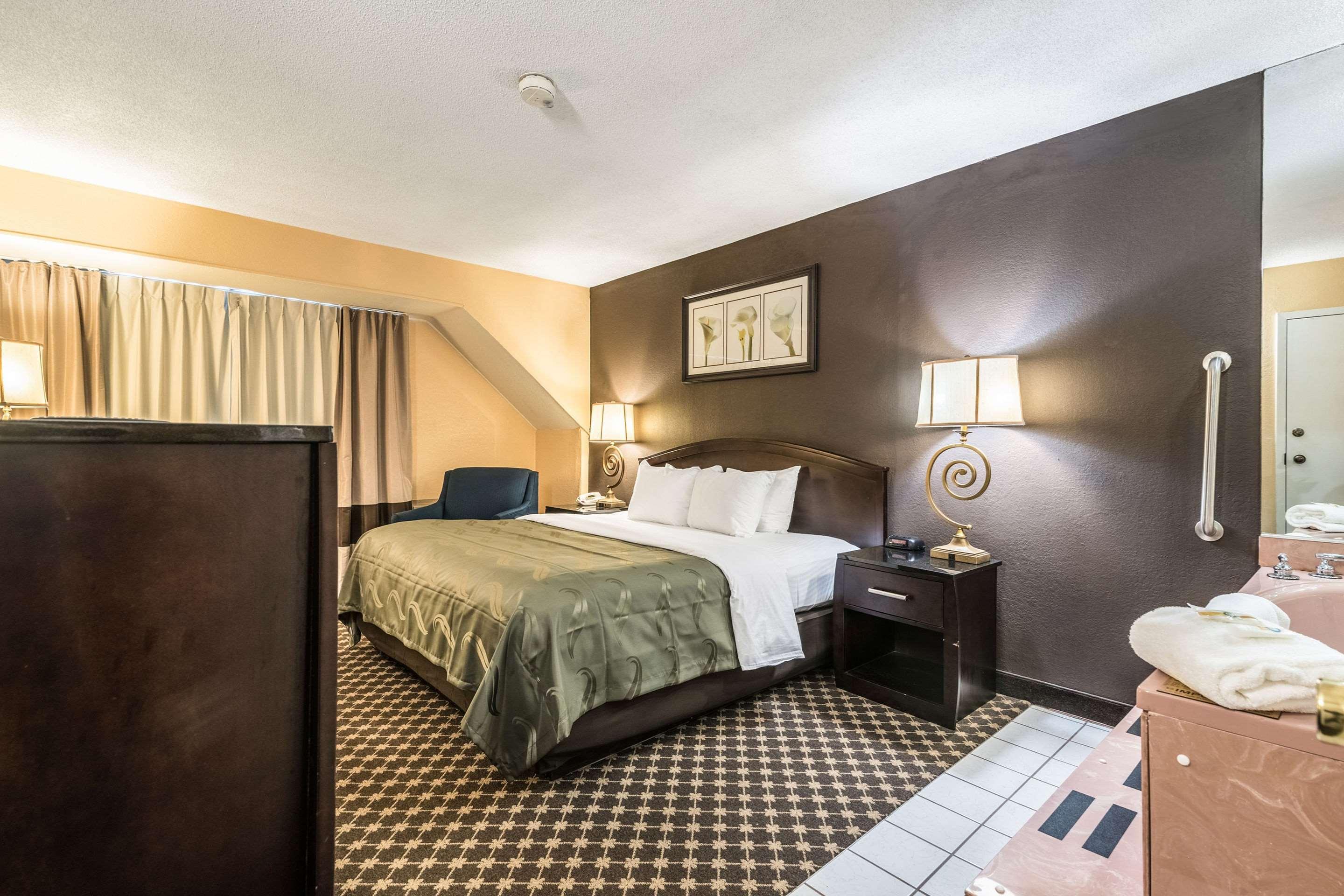 Quality Inn Ithaca - University Area Bagian luar foto