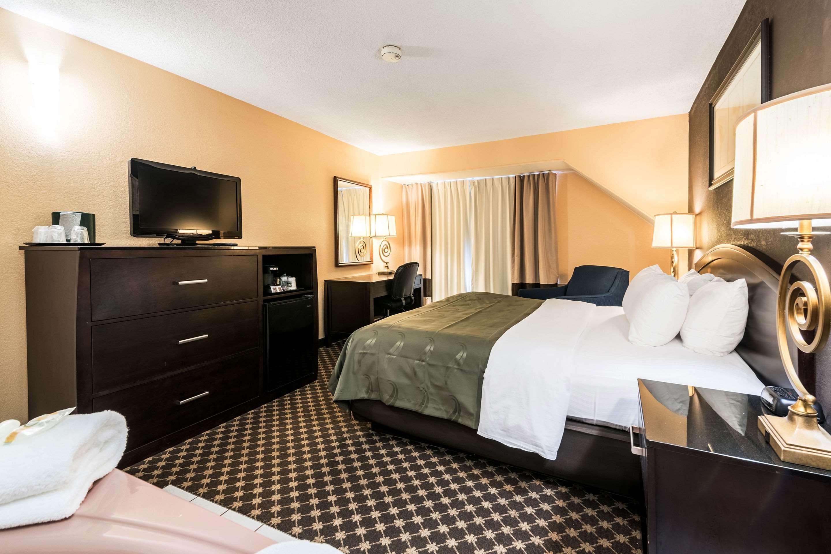 Quality Inn Ithaca - University Area Bagian luar foto