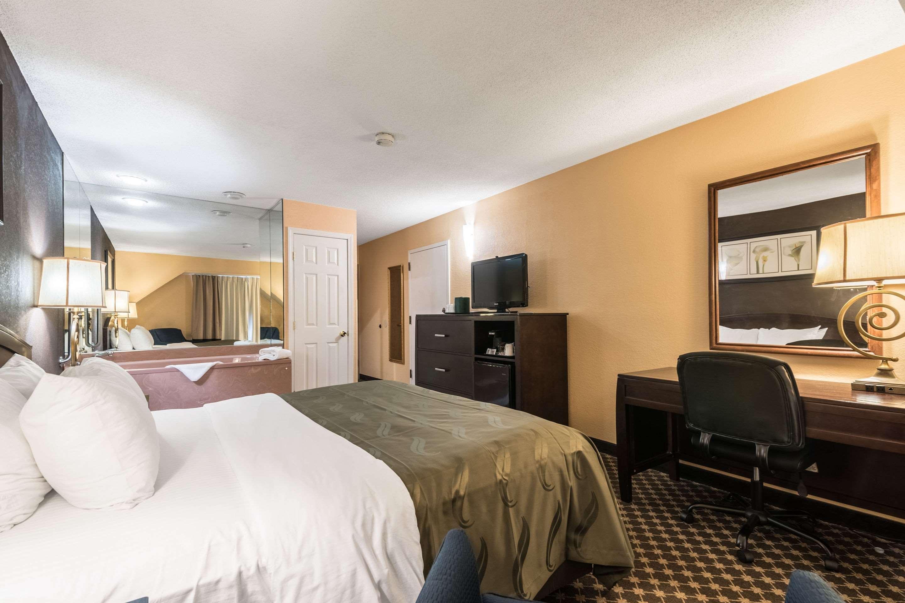 Quality Inn Ithaca - University Area Bagian luar foto