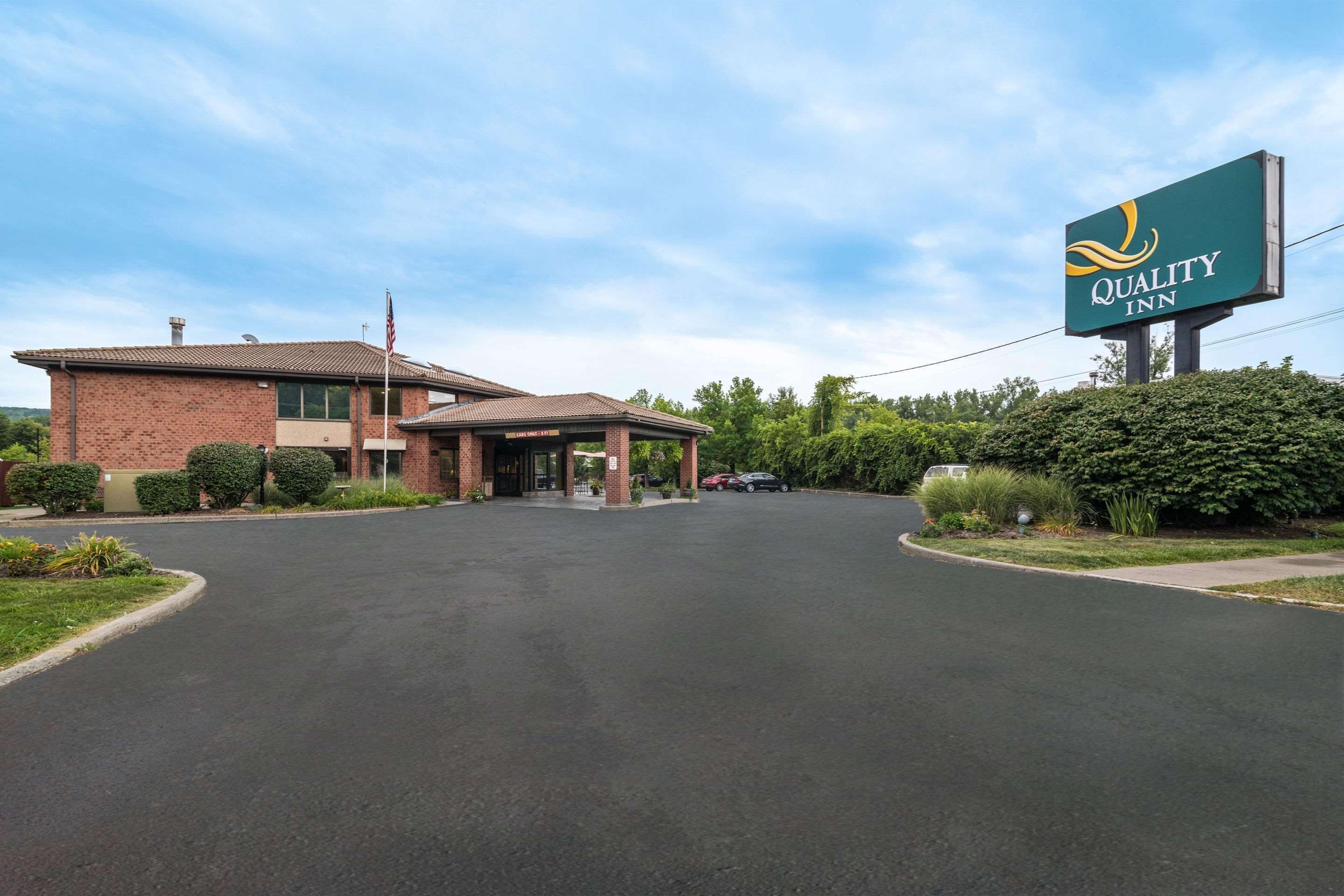 Quality Inn Ithaca - University Area Bagian luar foto