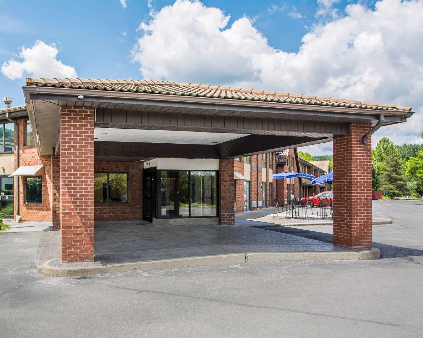Quality Inn Ithaca - University Area Bagian luar foto