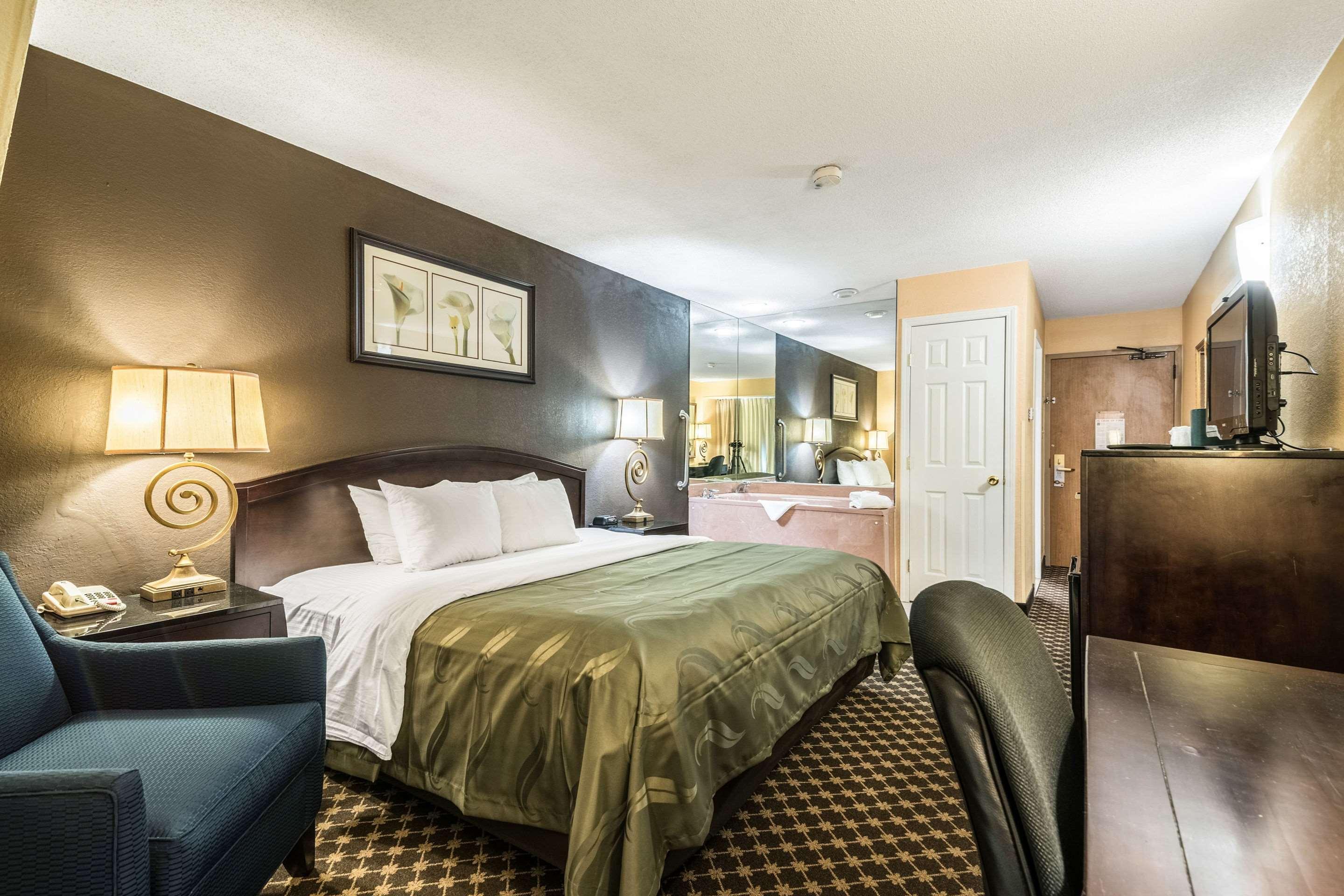 Quality Inn Ithaca - University Area Bagian luar foto