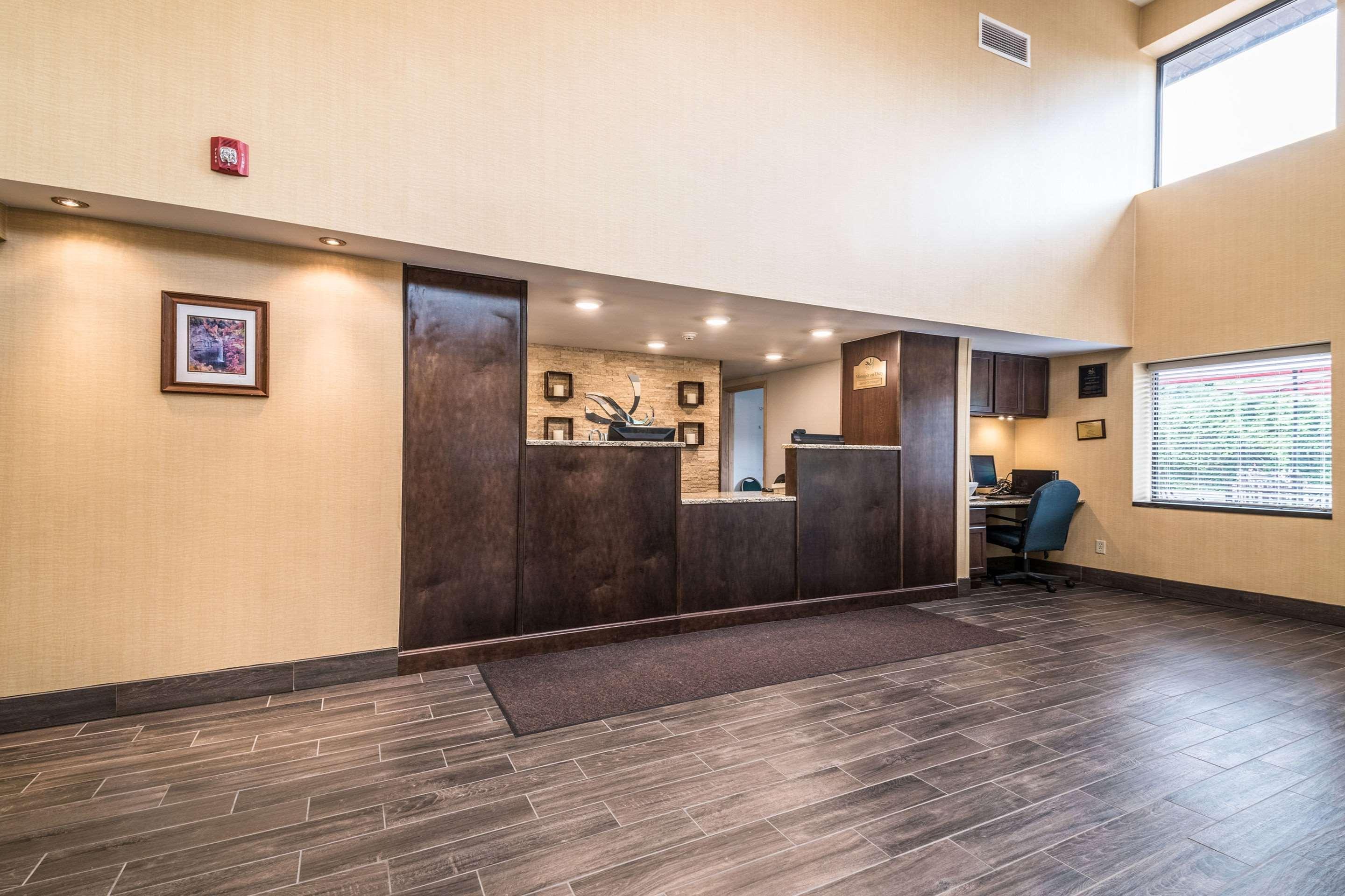 Quality Inn Ithaca - University Area Bagian luar foto