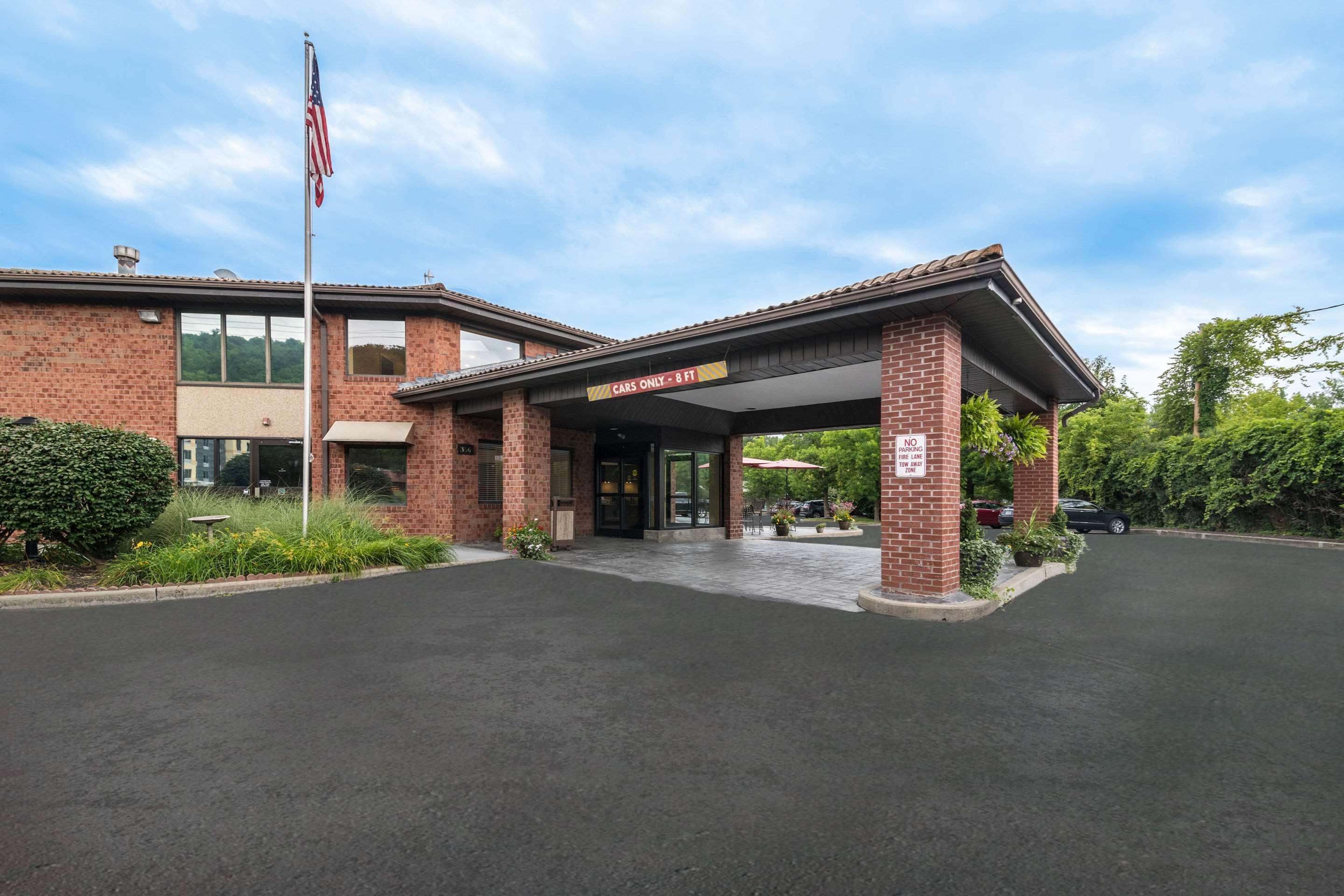 Quality Inn Ithaca - University Area Bagian luar foto