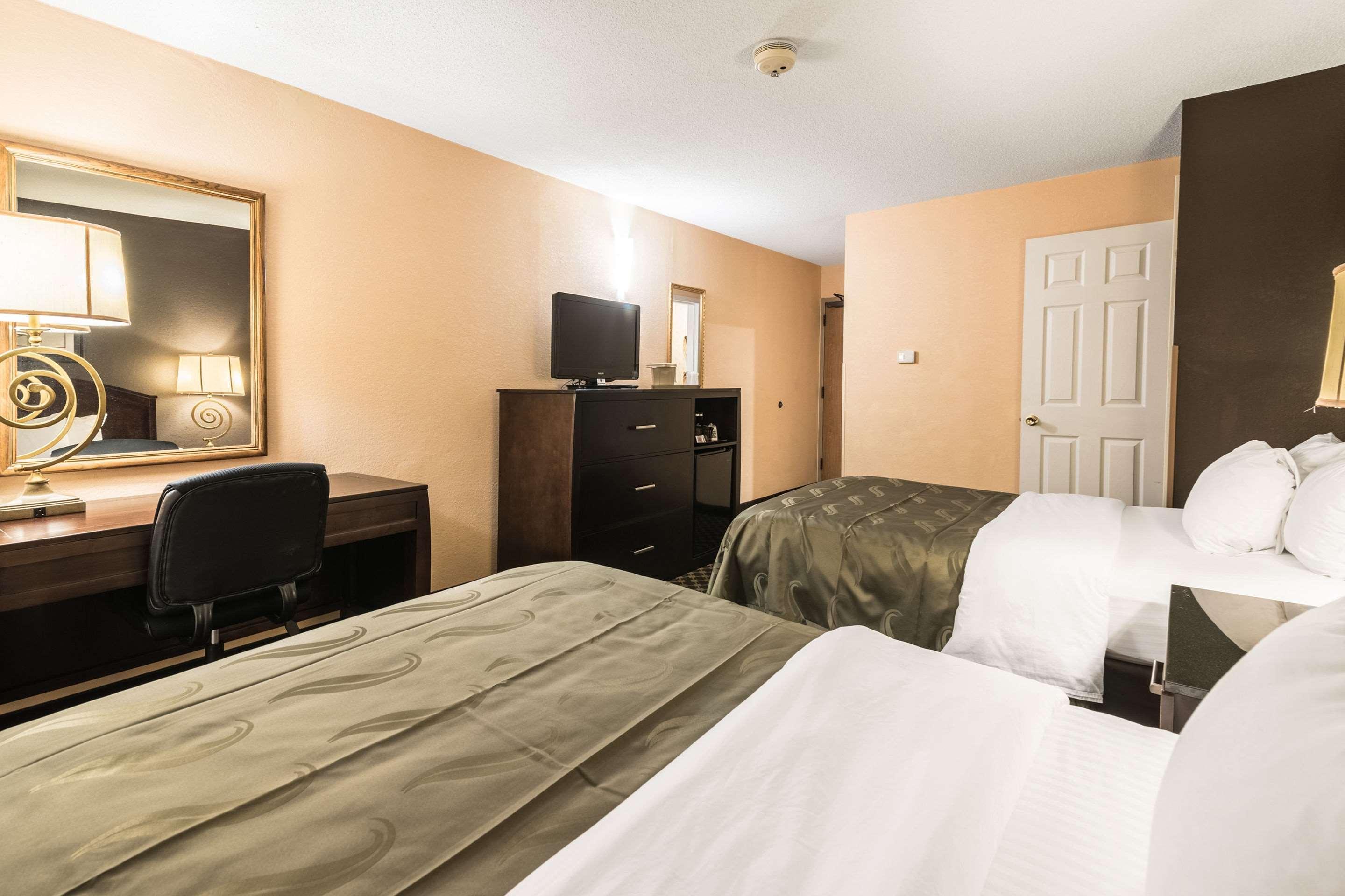 Quality Inn Ithaca - University Area Bagian luar foto
