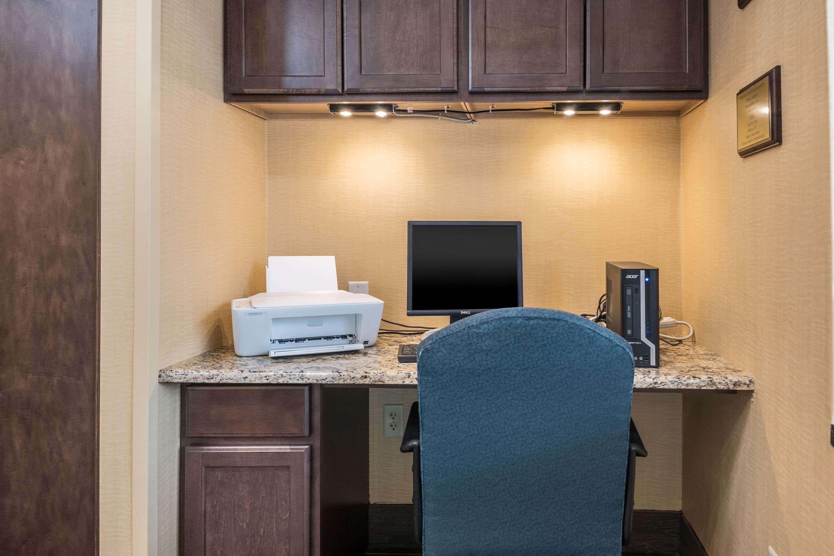 Quality Inn Ithaca - University Area Bagian luar foto