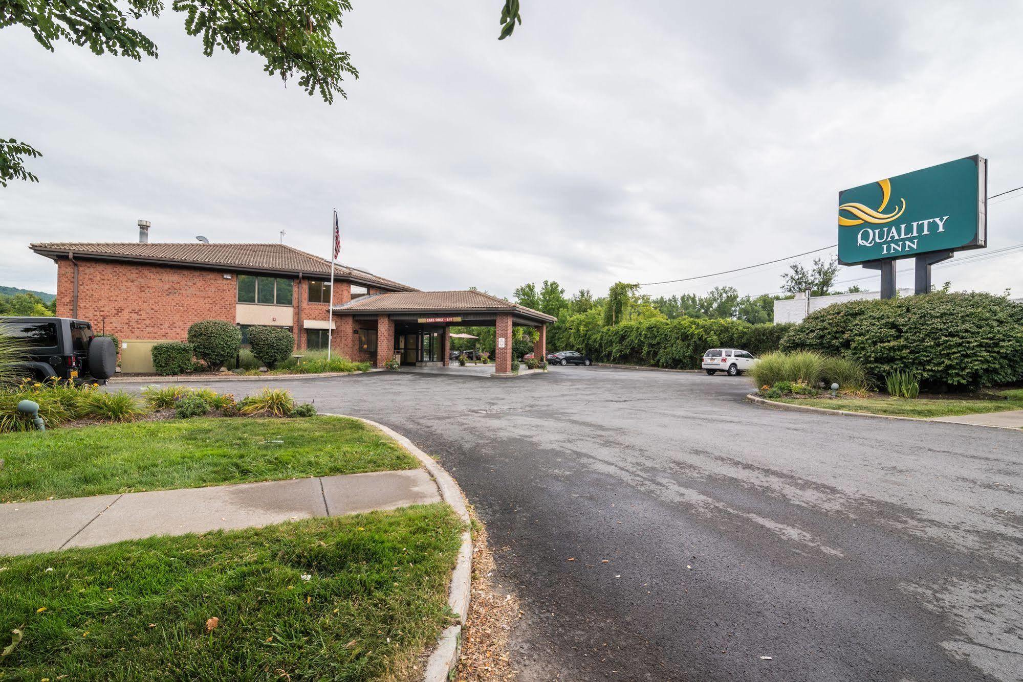 Quality Inn Ithaca - University Area Bagian luar foto