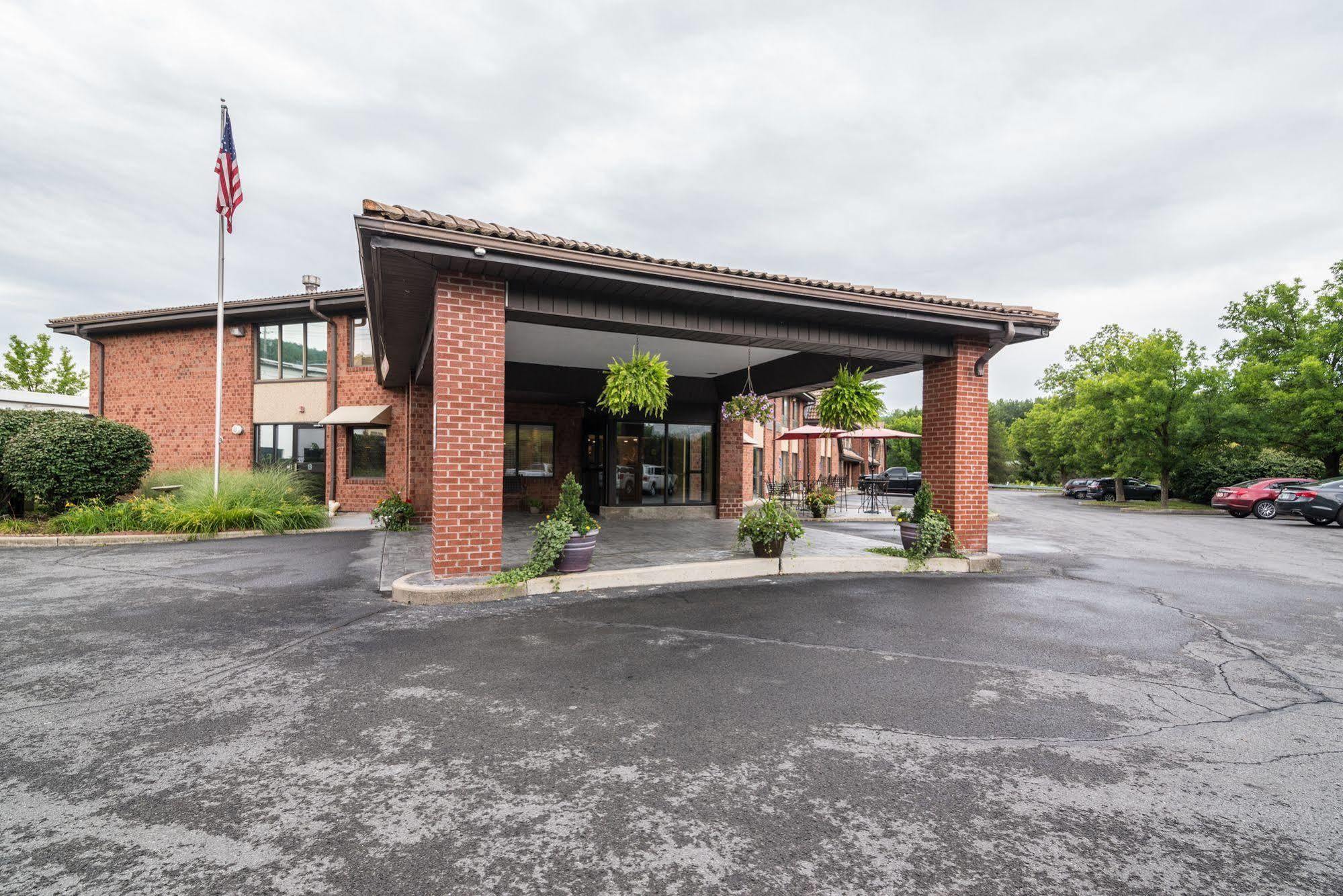Quality Inn Ithaca - University Area Bagian luar foto