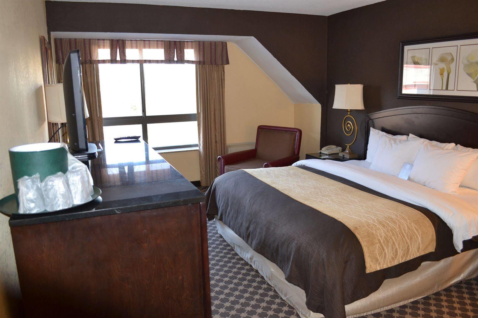 Quality Inn Ithaca - University Area Bagian luar foto